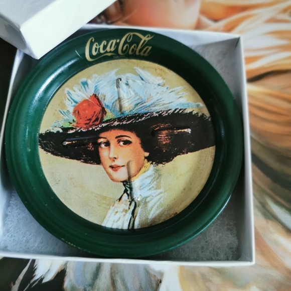 5Victorian coca cola coaster 1983. - Picture 1 of 9